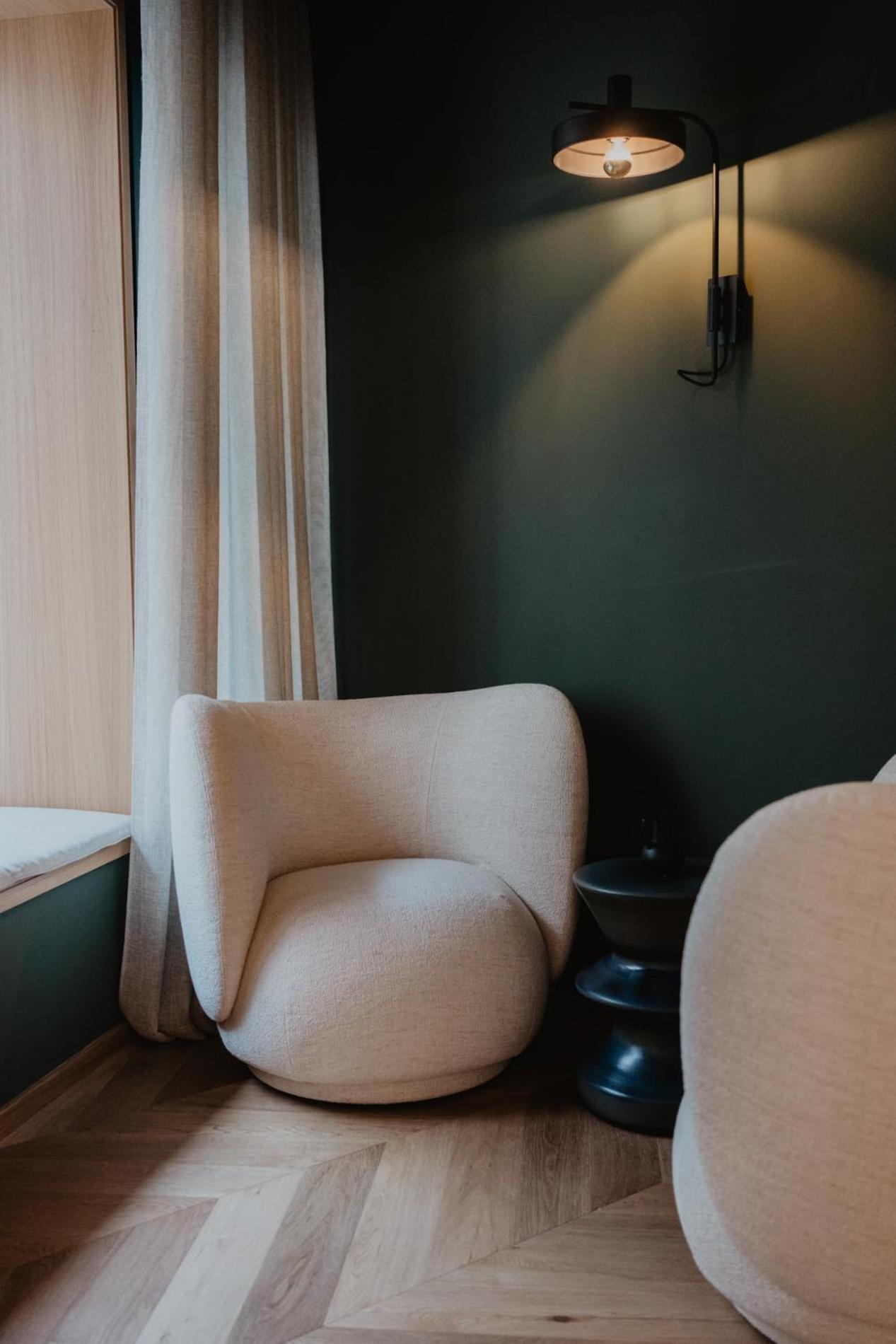 Hotel Petit Luxe ตาราสซา ภายนอก รูปภาพ